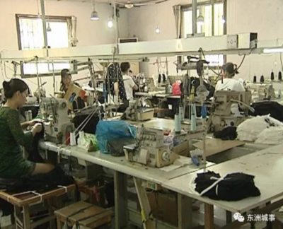 江蘇海門村官張曉玲離開大城市回鄉辦起服裝加工廠